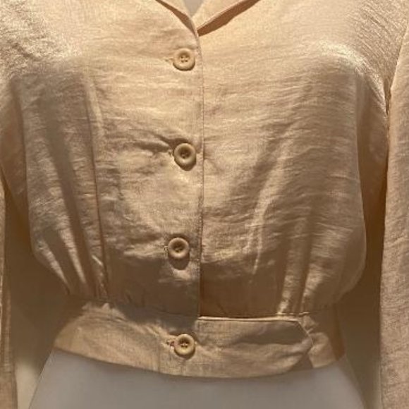 Pretty Little Thing Light Peach Long Sleeve Button Up Crop Top - Picture 3 of 6